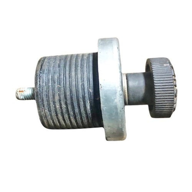 Used Oil Filler Cap fits John Deere 8100 8110 8200 8210 8300 8310 8400 8410 8560 8570 8760 8770 8870 8970 9100 9120 9200 9300 9320 9400 9520 RE28429