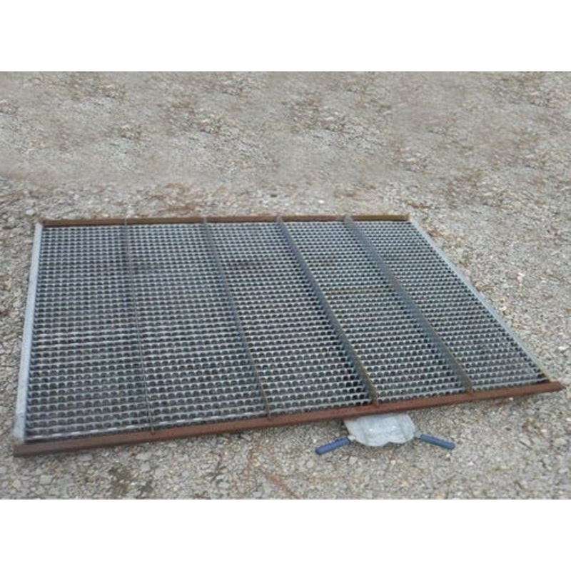 Used Adjustable Air Foil Top Chaffer Sieve fits Gleaner N5 N6 N7 R5 R7 R60 R70 R62 R72