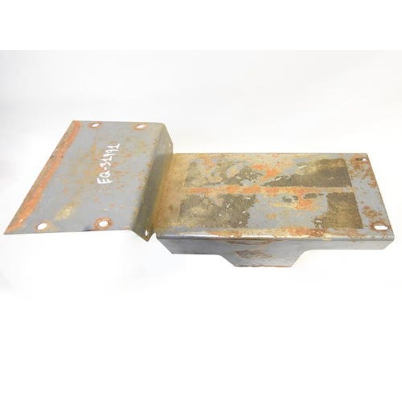 Used Center Cover fits New Holland C175 C185 C190 L160 L170 L175 L180 L190 LS160 LS170 LS180 LS180B LS185B LT185B LT190B L185 86633166
