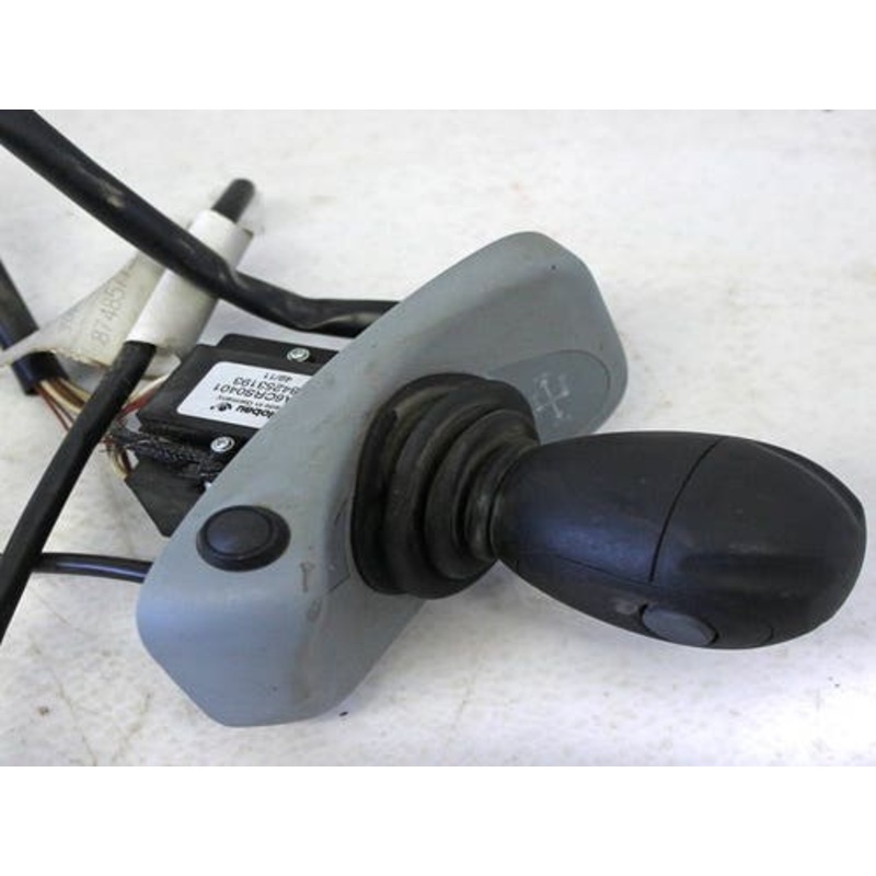 Used Joystick fits New Holland T7040 T7050 T9.505 T9.530 T9.565 T9.600 T9.615 T9.645 T9.670 T9.700 T6030 T6050 T6070 T6080 T6090 T7030 T7060 84253193