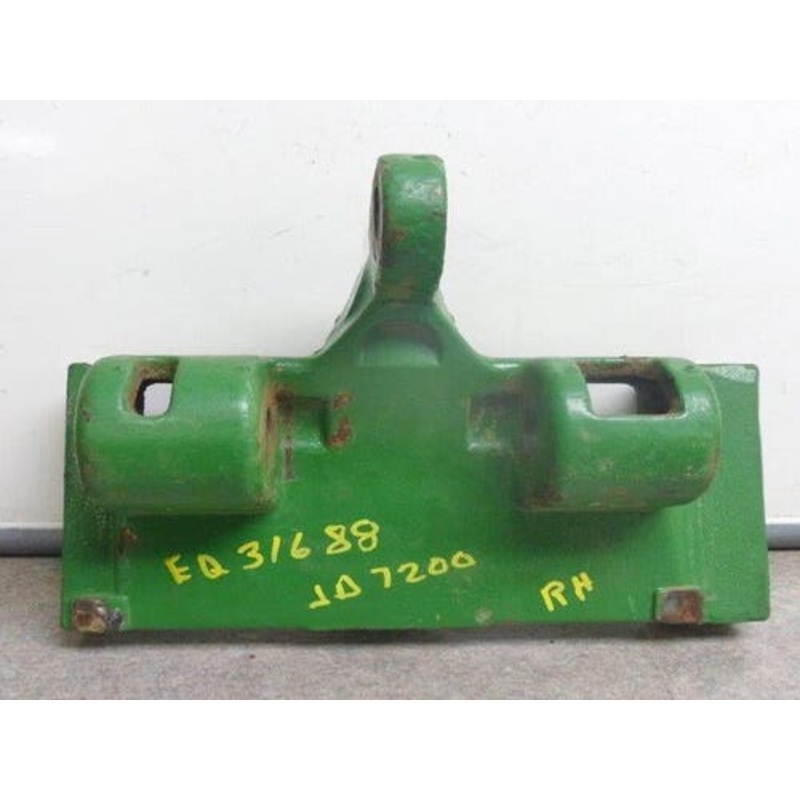 Used Pivot Marker Bracket - Right Hand fits John Deere 1700 1710 1730 1750 1760 1770 1780 7000 7200 7240 7300 7340 1715 1735 1755 1765NT 1785 A50268