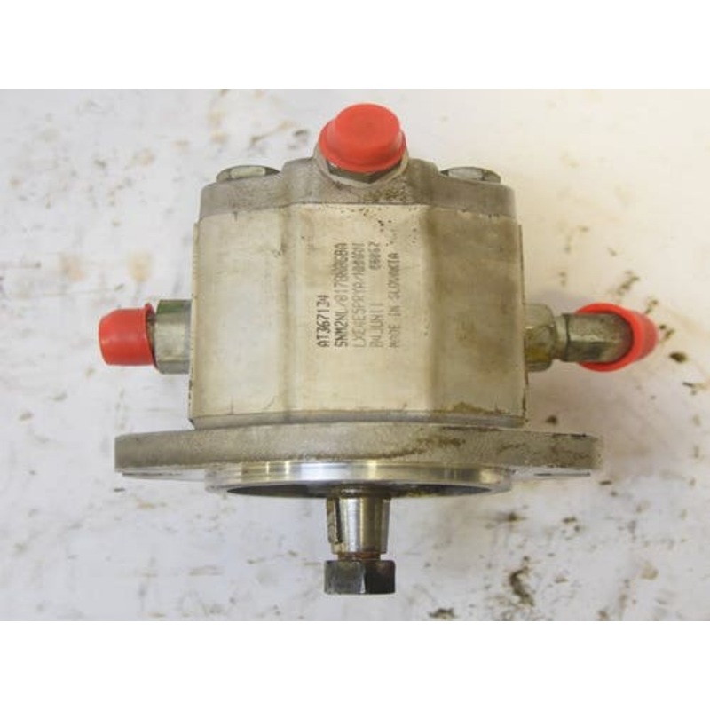 Used Hydraulic Fan Drive Motor Reversible fits John Deere 318D 320D 323D 326D 328D 329D 332D 333D 318E 319E 320E 323E 326E 328E 323E 333E AT367134