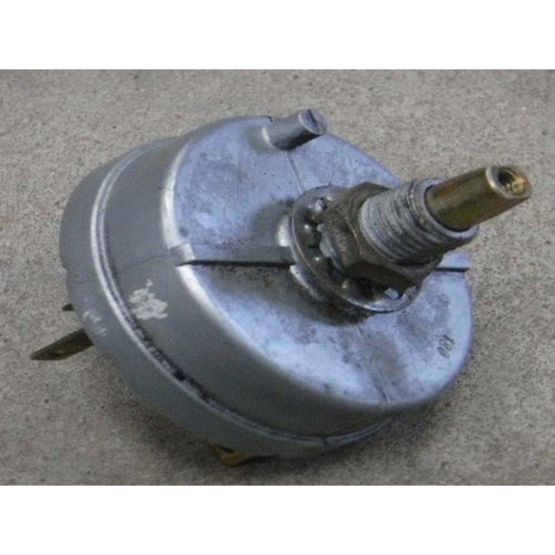Used Light Switch - 12 Volt fits John Deere 2355 2520 4030 4040 4050 4230 4240 4250 4320 4430 4440 4450 4630 4640 4650 4840 3020 4000 4020 AR48724