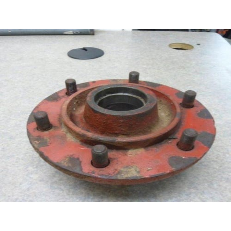 Used Wheel Hub fits International 781 881 315 480 490 510 610 700 710 760 465493R2 fits Case IH 485 496 501 596 700 720 730 735 760 770 800 465493R2