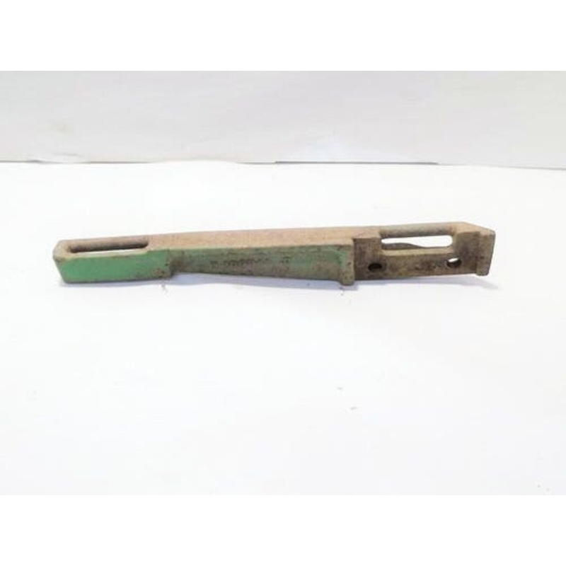 Used Fender Hinge LH fits John Deere 204 205 206 243 244 343 344 443 444 483 543 546 583 642 643 644 645 670 683 842 843 844 870 883 1243 40 H109941