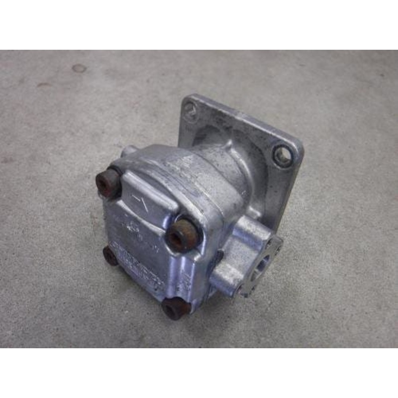 Used Hydraulic Power Steering Pump fits Ford 1120 1215 1220 1320 1520 1620 1715 SBA340450521 87779281