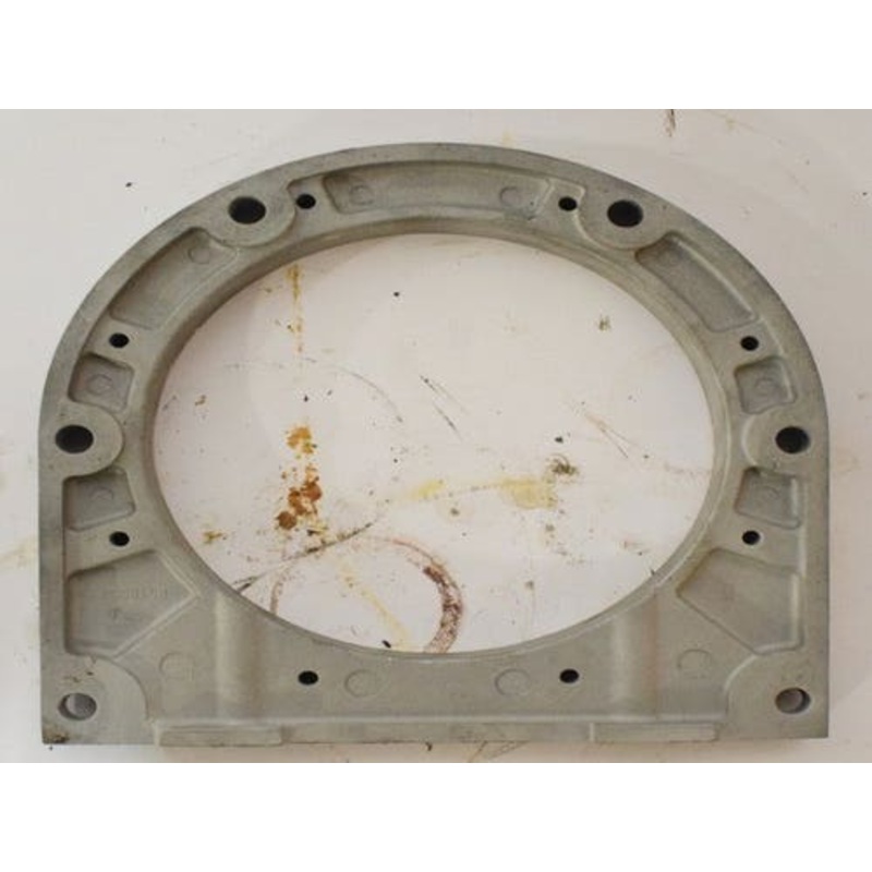 Used Rear Oil Seal Retainer Plate fits John Deere 8120 8130 8220 8230 8320 8330 8420 8430 8520 8530 400 4930 8245R 8270R 8295R 8225R 8335R R531312