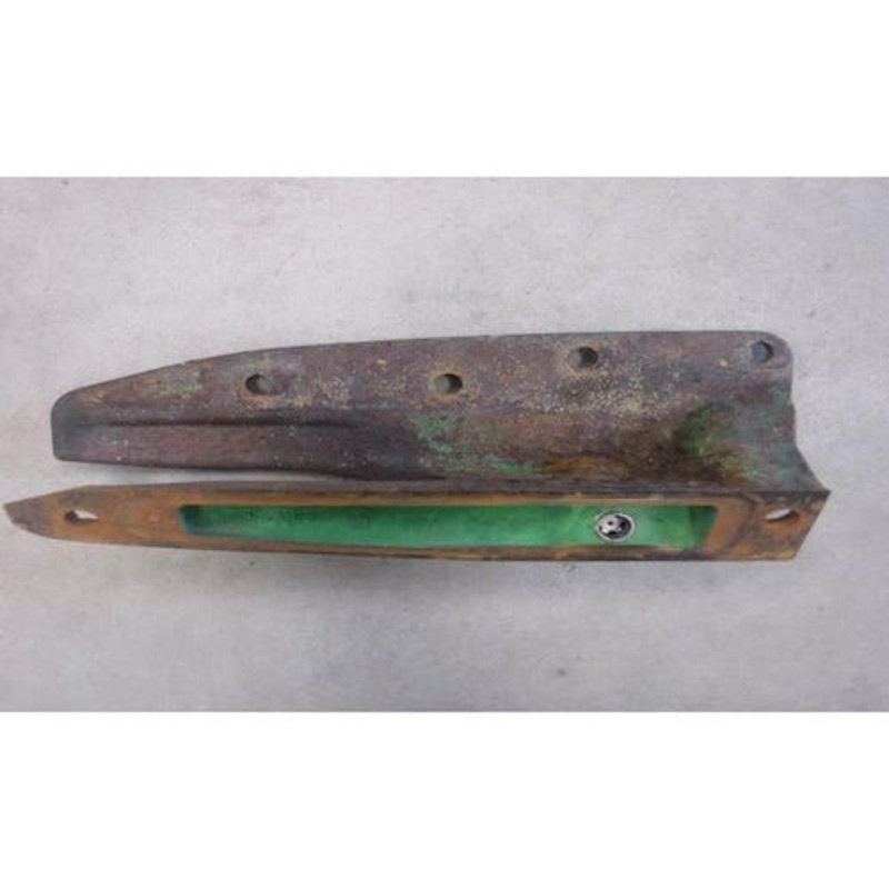 Used Cutterbar Cap - Right Hand fits John Deere 916 926 936 946 956 990 500R 994 995 990 E95877 E131909