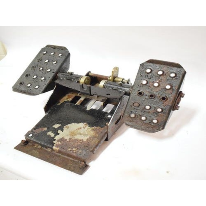 Used Foot Control Assembly fits John Deere CT332 317 320 AT322533 AT322529 AT322709 KV15572 T215554