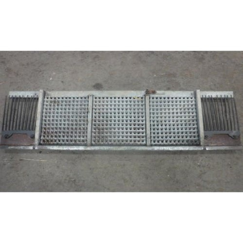 Used Top Chaffer Sieve Extension fits John Deere CTS CTSII 9400 9410 9450 9500 9500 SH 9510 9510 SH 9550 9550 SH 9560 9650 9650 CTS 9660 CTS AH172953