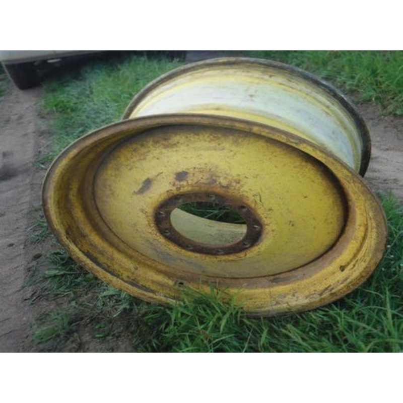 Used 20"x 30" 2 1/5" Offset 9 Bolt Rim fits John Deere 8430 8630 AR52265