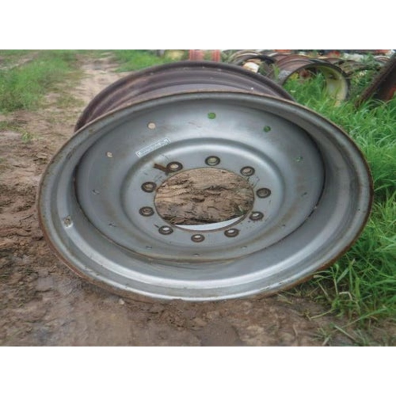 Used 21"x 32" 4 1/2" & 17" Offset 10 Bolt Rim fits White 2500 2600 fits Gleaner N5 N6 N7 R5 R6 R7 R40 R42 R50 R52 R62 R72 71361405