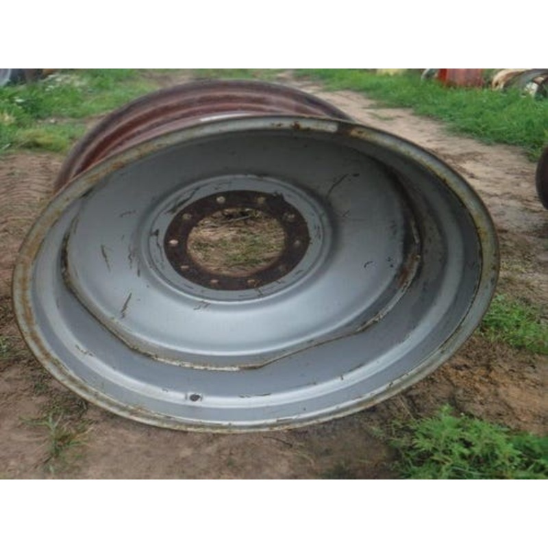 Used 21"x 32" 8" & 13 1/2" Offset 10 Bolt Rim fits White 2600 fits Gleaner L2 L3 M2 M3 N5 N6 R5 R6 R40 R42 R50 R52 R62 R72 71361407
