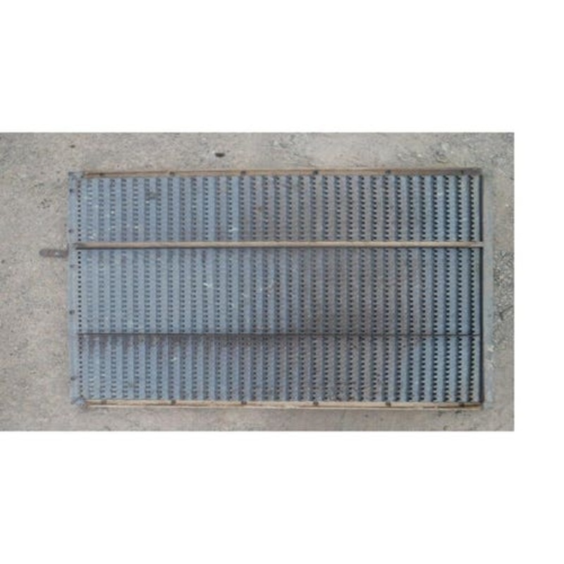 Used Bottom Chaffer Sieve fits Gleaner E E3 K A K2 71124931