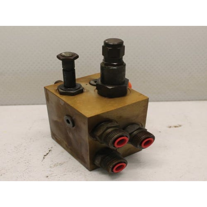 Used Hydraulic Manifold fits Case IH 7120 87708945