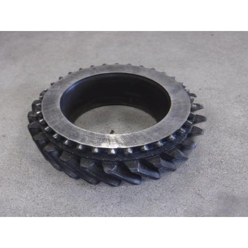 Used Pinion Shaft Gear fits John Deere 4010 R26067