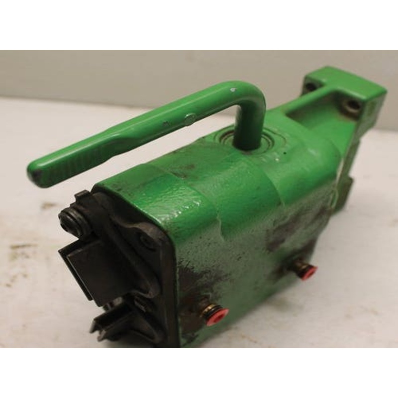 Used Breakaway Coupler Upper fits John Deere 9230 9330 9430 9530 9630 8245R 8270R 8295R 8130 8230 8330 8430 8530 8225R 9570RX 9620RX 8400R RE559661