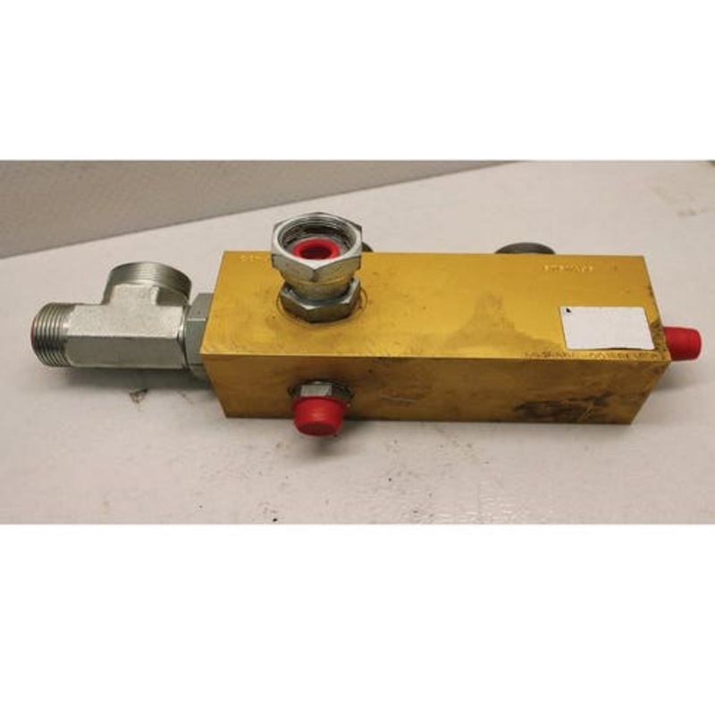 Used Hydraulic Drain Manifold Block fits Case IH 7010 7120 8010 87611498
