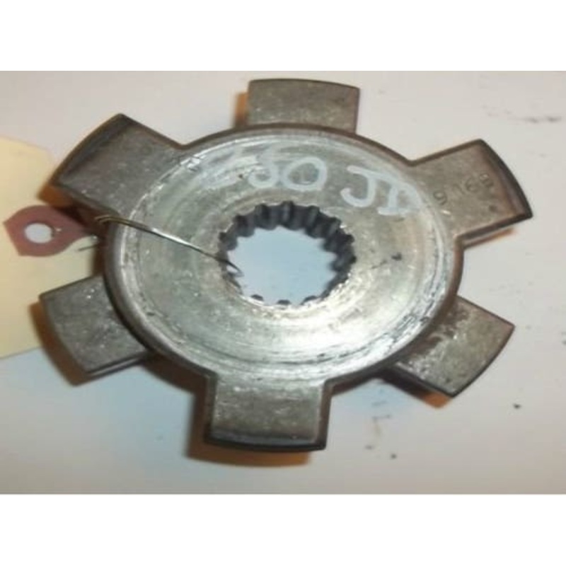 Used Hydraulic Pump Drive Hub 6 Lug fits John Deere 240 250 260 270 317 320 328D 313 315 318E 319E 320E 323E 326E 312GR 314G 316GR 318G 324E AT385463