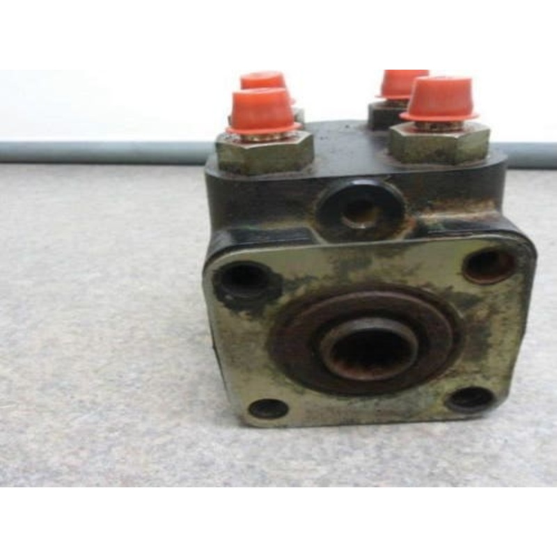 Used Hydraulic Steering Hand Pump fits Case IH D25 D29 D33 DX25 DX29 DX33 fits New Holland TC25 TC25D TC29 TC29D TC33 TC33D 86566454