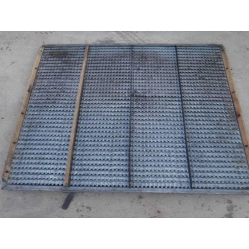 Used Bottom Chaffer Sieve fits Gleaner F2 F3 71194582