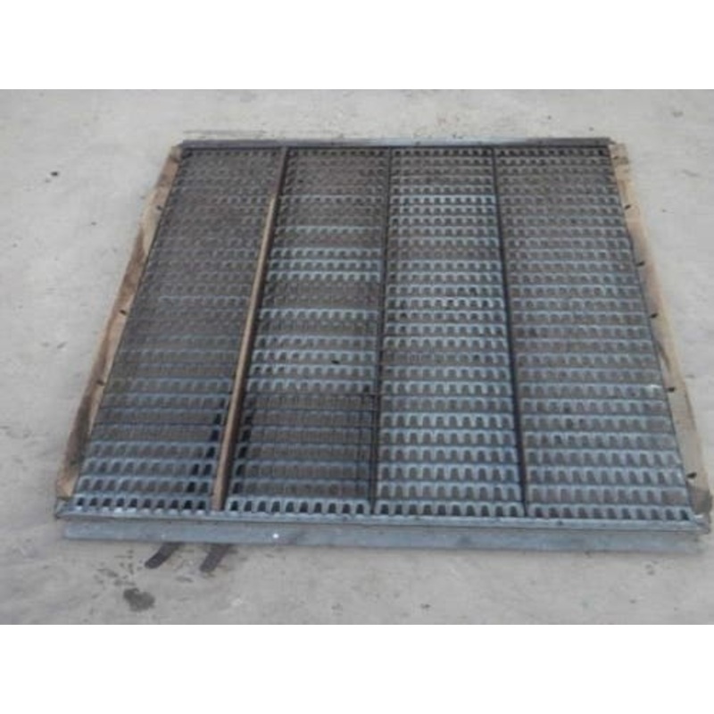 Used Top Chaffer Sieve fits Gleaner F2 F3 71194581