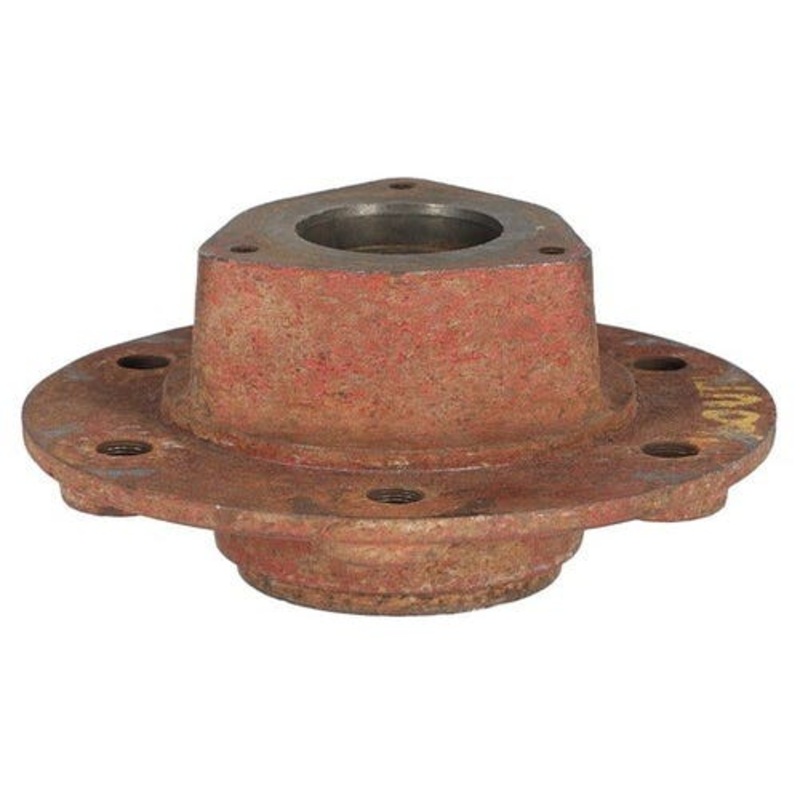 Used Front Wheel Hub 6 Bolt fits International 444 2404 2424 2444 2504 404 424 444 460 504 544 606 656 2404 2424 2444 2504 2544 2606 2656 369141R11