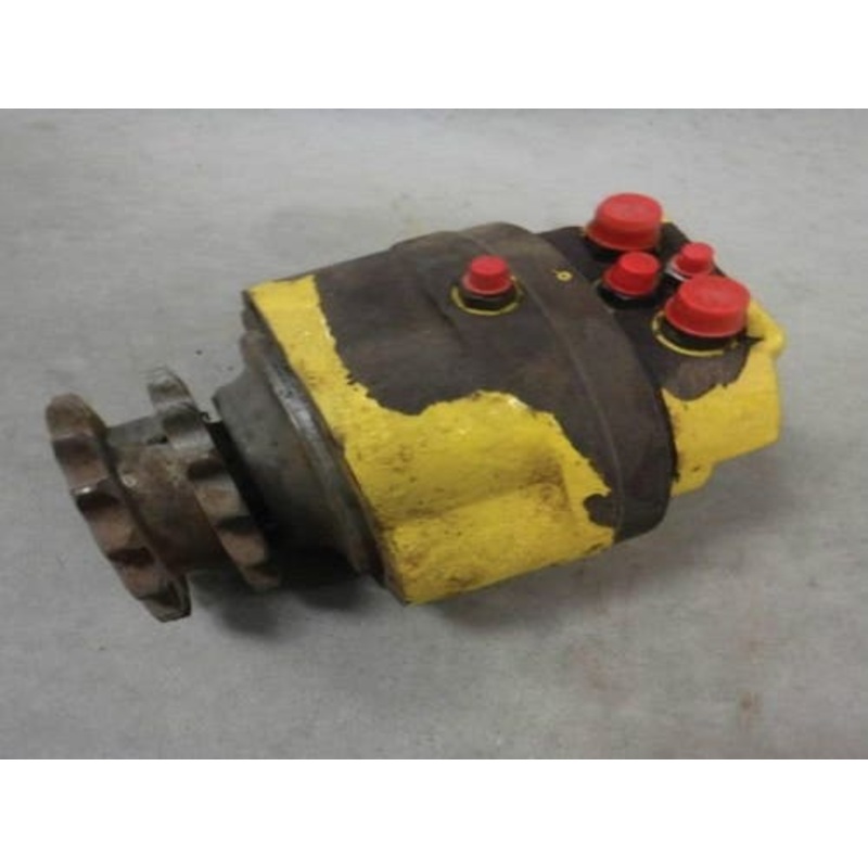 Used Hydraulic Drive Motor RH fits Gehl 5640 6640 V270 V330 195101