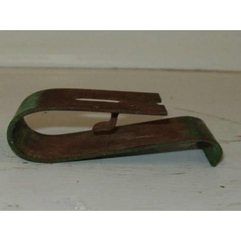 Used Side Panel Clip fits John Deere 2510 2520 3010 3020 4010 4020 4320 4520 4620 5010 5020 6030 7020 7520 R26694