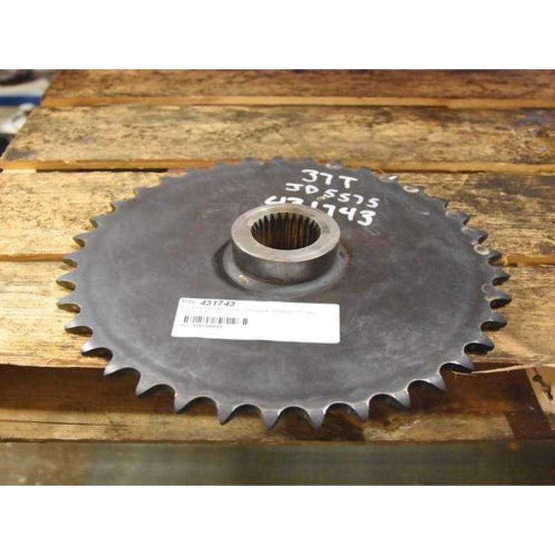 Used Axle Drive Sprocket fits John Deere 5575 MG86501177 fits New Holland L150 LS150 LX485 SL40B 86501177