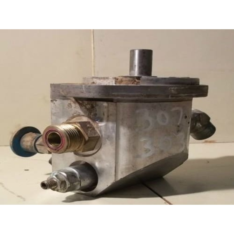 Used Cooling Fan Hydraulic Motor fits Caterpillar 226B2 226B3 232B2 236B2 236D 242D 247B2 247B3 252B 252B2 257B 257B2 257B3 257D 259B3 259D 307-3036