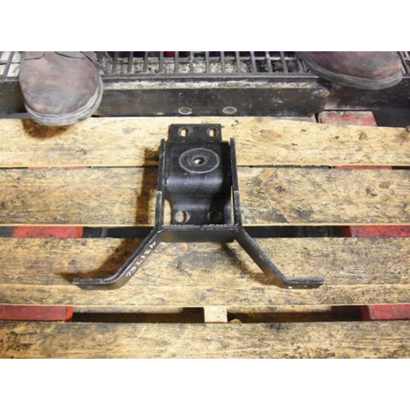 Used Hydrostatic Pump Mounting Support Bracket fits John Deere 4475 5575 fits New Holland L140 L150 L465 LS140 LS150 LX465 LX485 MG86597132 MG9841403