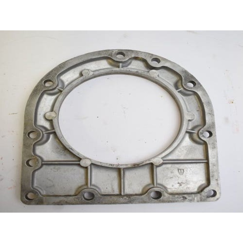 Used Rear Oil Seal Retainer Plate fits International 454 574 674 706 826 886 2706 3088 3055216R1 fits Case IH 3220 3230 395 495 595 685 695 895 995
