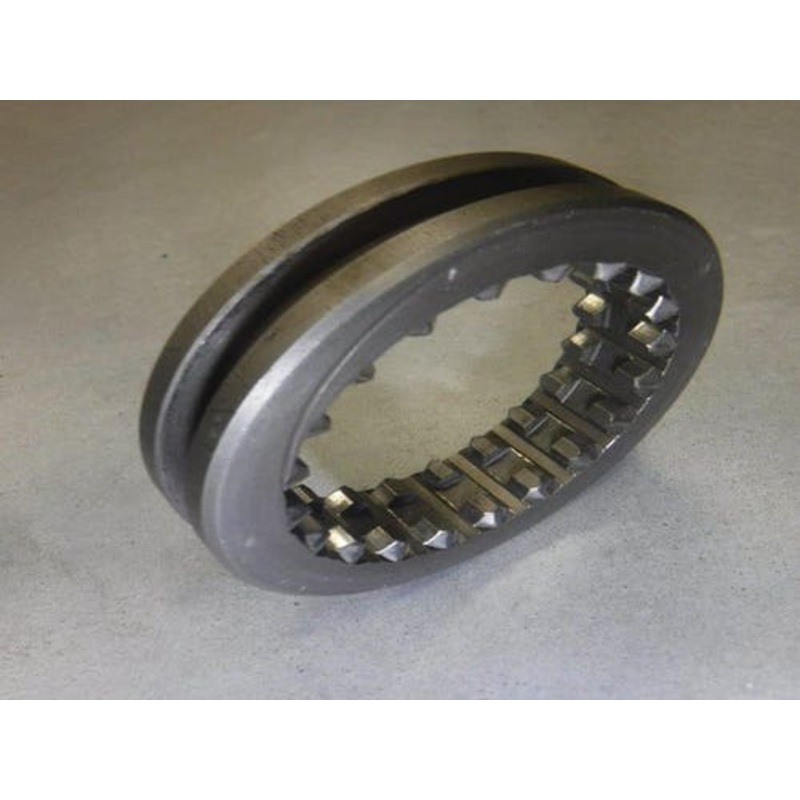 Used Shift Collar - Pinion Shaft fits John Deere 2040 820 1020 1030 1120 1130 1630 2030 2130 2150 2155 2350 2355 2550 2555 2750 2755 1640 2140 L29283