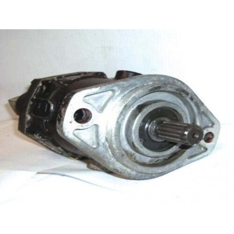 Used Hydraulic Drive Motor fits Gehl SL3410 SL3510 SL3515 SL4510 SL4525 SL4610 SL4615 SL4625 3310 3410 3510 3610 3615 4510 4525 4610 4615 4625 076484