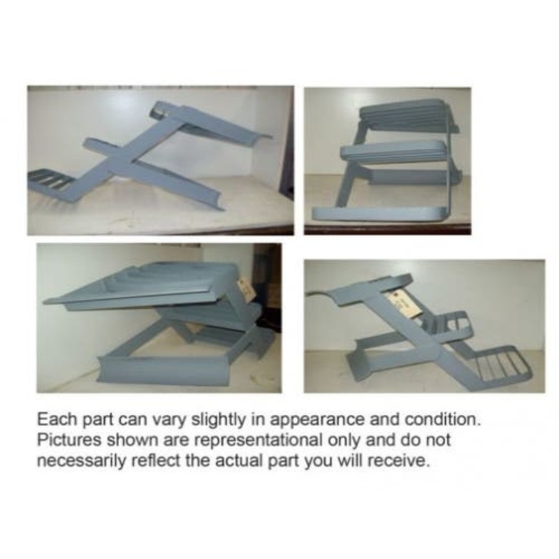 Used Step Assembly fits Ford TW5 TW15 TW25 TW35 8530 8630 8730 8830 9727001