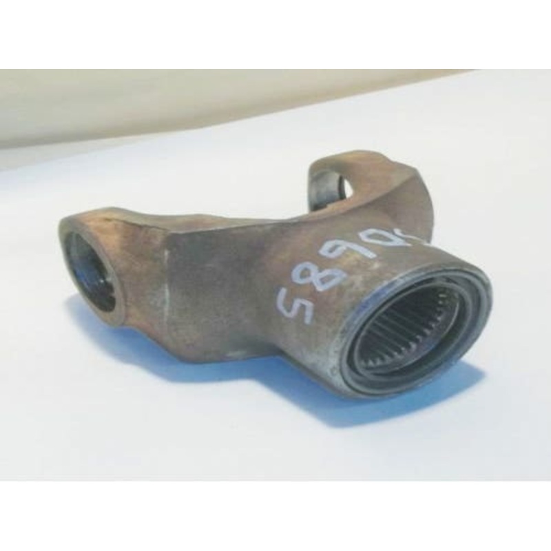 Used Front Axle Outer Yoke fits Case IH 7110 7120 7130 7140 7150 7210 7220 7230 7240 7250 1961798C1 fits New Holland 86505033 fits Ford 8530 8630