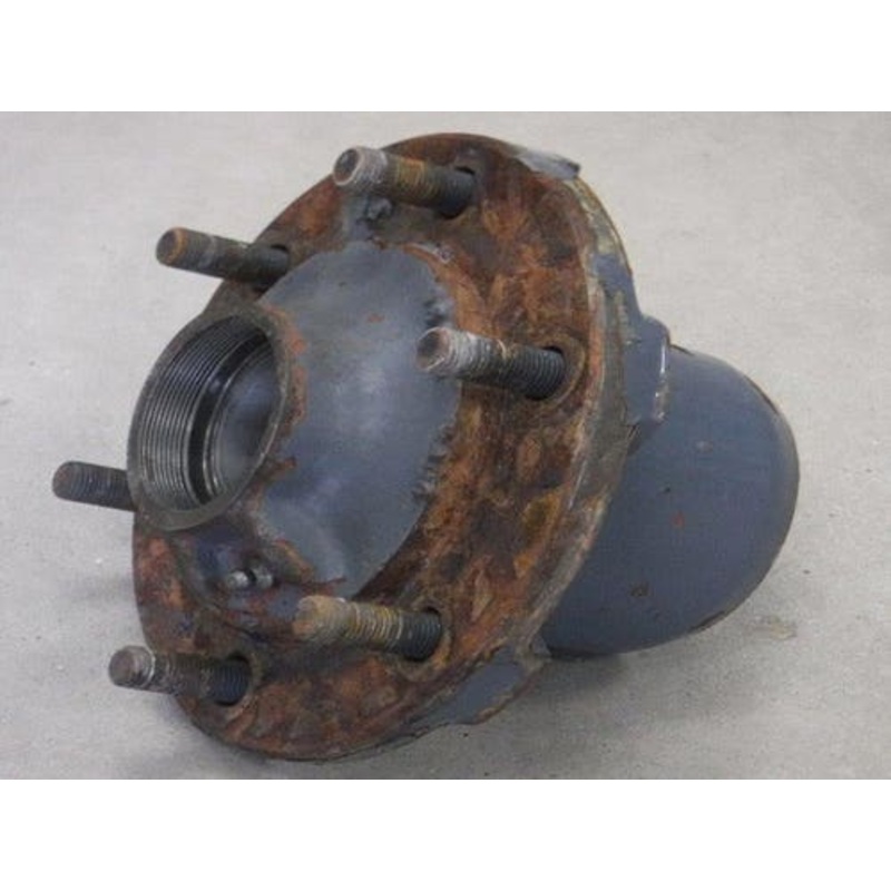 Used Front Hub With Stud Bolts fits Ford 5000 5110 5600 5610 5700 5900 6410 6600 6610 6700 6710 6810 7000 7600 7610 7700 7710 7810 7910 8210 C9NN1104D