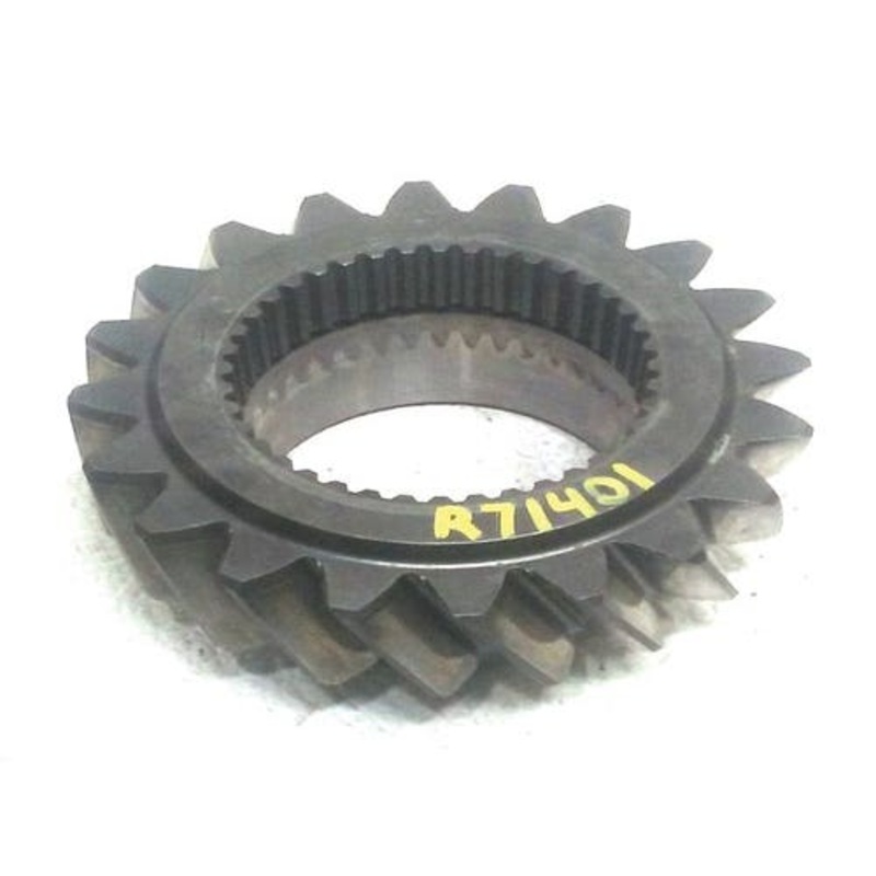 Used MFWD Drive Shaft Gear fits John Deere 4050 4055 4250 4255 4450 4455 R71401