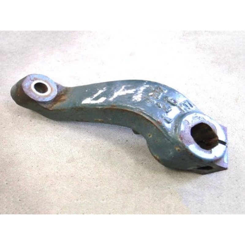 Used Steering Arm LH fits Kubota L2800 L3010 L3130 L3200 L3240 L3301 L3400 L3800 L3830 L4300 L4400 L4600 MX4700 MX5000 MX5100 31351-11222 31351-11223