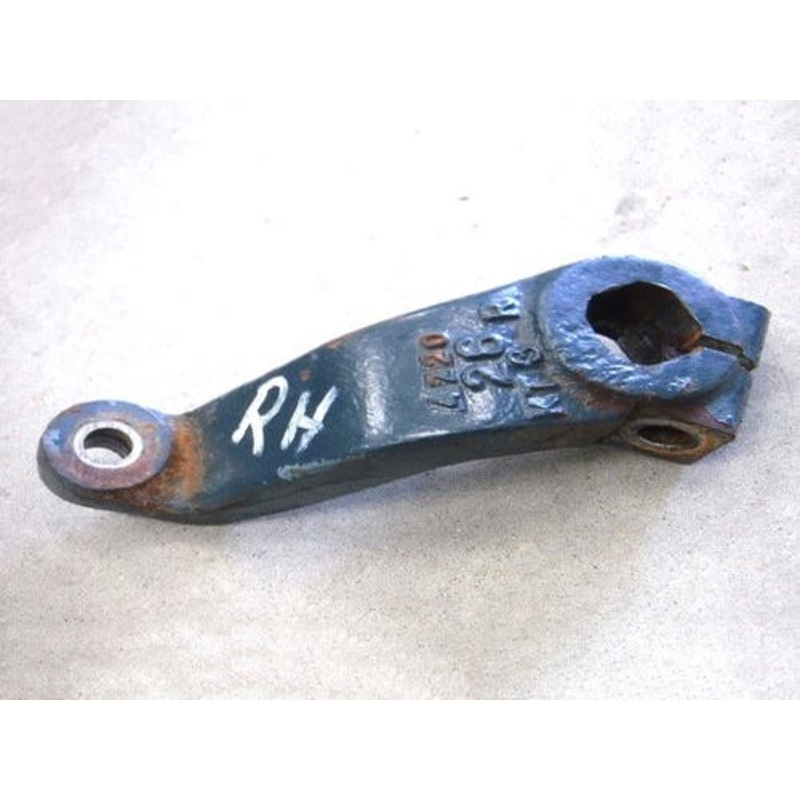 Used Steering Arm RH fits Kubota L2800 L3010 L3130 L3200 L3240 L3301 L3400 L3800 L3830 L4300 L4400 L4600 MX4700 MX5000 MX5100 31351-11212 31351-11213