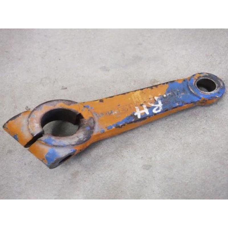 Used Steering Arm - Right Hand fits Ford 5100 5110 5600 5610 5900 6410 6600 6610 6810 7100 7600 7610 E3NN3130AA