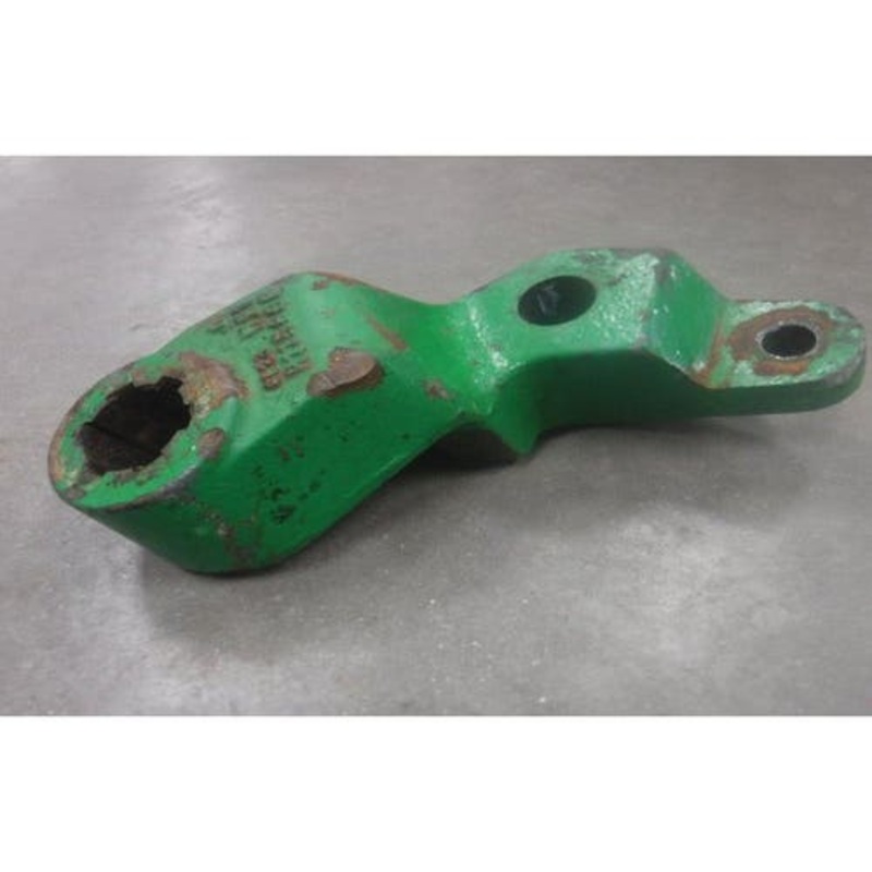 Used Steering Arm - Right Hand fits John Deere 6170M 7130 Premium 7200 7210 7220 7230 Premium 7320 7330 7330 Premium 7400 7410 7420 7510 R115658