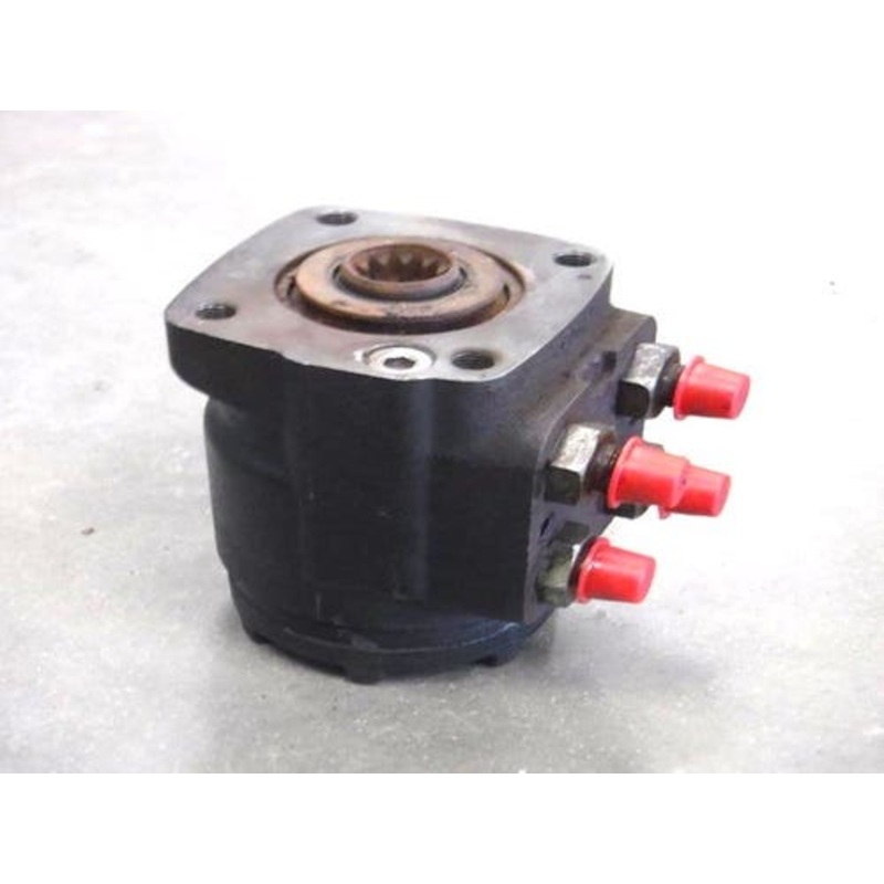 Used Steering Motor fits New Holland TC25 TC25D TC29 TC29D TC33 TC33D 1530 1725 1925 SBA334010922 fits Ford 1320 1520 1620 1715 SBA334010922