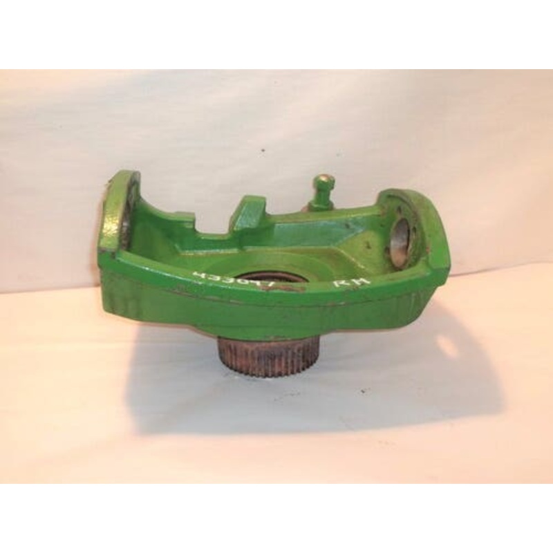 Used MFWD Steering Knuckle Housing RH fits John Deere 8100 8200 8300 8400 8110 8120 8130 8210 8220 8230 8310 8320 8330 8410 8420 8430 8520 R135864