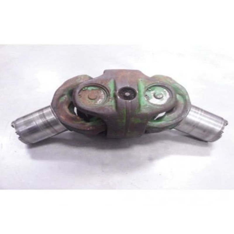 Used MFWD Universal Joint fits John Deere 2141 2541 2750 2941 2950 3141 3150 3351 3641 3651 2140 3040 3140 2955 AL64120 7029-910-402