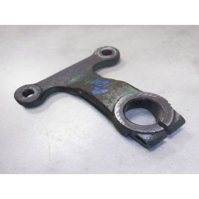 Used Center Steering Arm fits White 2-62 fits Oliver 1550 1555 1650 1655 1750 1755 1855 1800 1850 1600 107010A